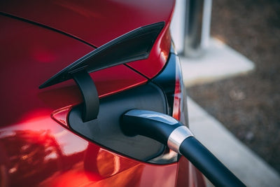 Tesla'nın Ötesinde: Adaptörler EV Şarj Erişimini Nasıl Devrimleştiriyor