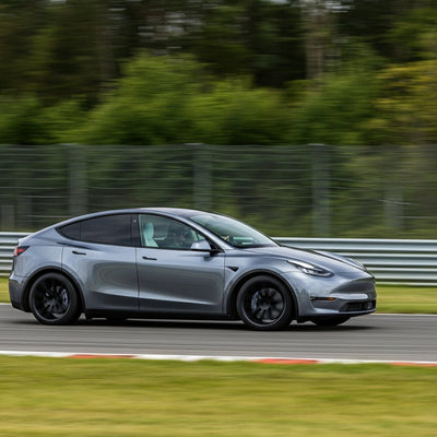 Tesla Model Y Performance Yeni Özelliklerle Nurburgring'de Hızla Tur Atıyor