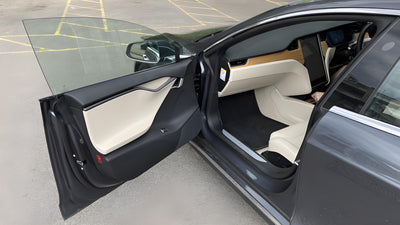 Geleceği Açmak: Tesla Model S Kapılarını Açma Rehberi