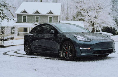 Kışa Hazır Tesla: Soğuk Hava Sürüşü için Özellikler ve İpuçları Açıklanıyor
