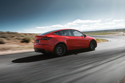 Model Y ile Tesla Yol Gezileri için Temel Aksesuarlar