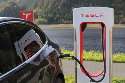 Bir Tesla'yı Şarj Etmek Ne Kadar Sürer? Tam Kılavuz