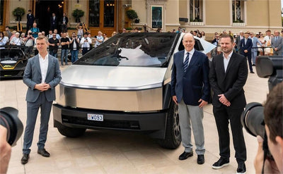 Monako Prensi Albert II, Top Marques Fuarı'nda Tesla Cybertruck'ı Test Sürüşüne Çıkardı