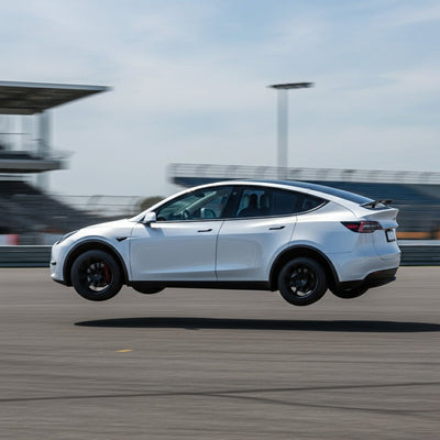 Tesla, Fremont Test Pisti'nde Garip, Kompakt Model Y ile Yarışıyor: Uygun Fiyatlı Model mi?