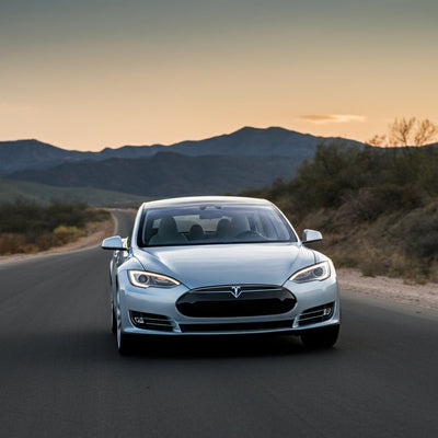 Tesla Tam Otonom Sürüşü Geliştiriyor: Son Güncelleme Önceki Eksik Kaldığı Noktalarda Etkileyici