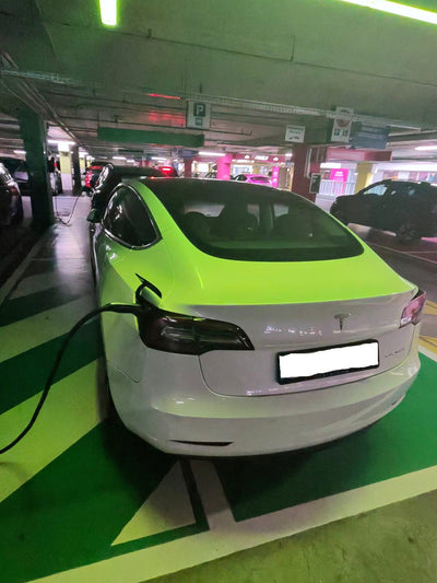 Tesla Mağazası, Aralık 2025’te bir aylık FSD (Denetimli) hediye kartını listeledi.