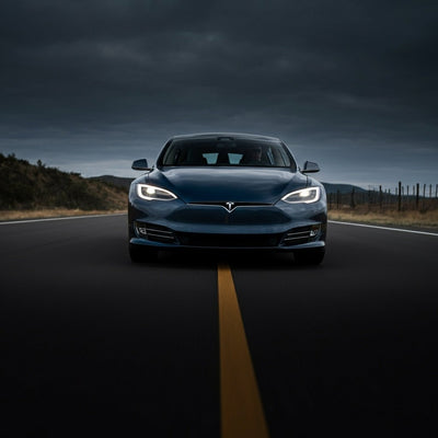 Tesla Araç Güvenlik Raporu: Otomatik Pilot İnsan Sürücülerden 10 Kat Daha Güvenli Olduğunu Kanıtladı