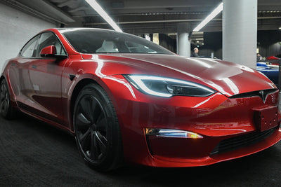 Tesla'nın Pazarlama Değişimi: İşten Çıkarmalar Arasında Operasyonları Basitleştirme