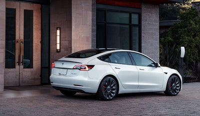 Uber Sürücüleri Benzin Fiyatlarındaki Artışa Rağmen Tesla Model 3 ile Başarı Sağlıyor