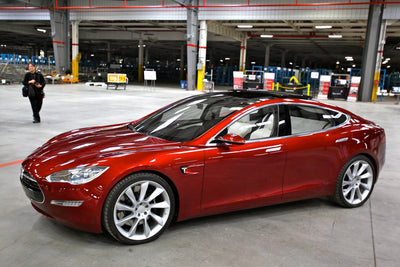 Tesla Kapılarını Açma: Manuel Kapı Açma Rehberi