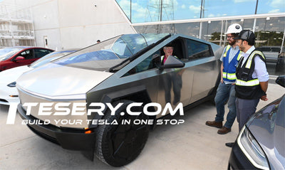 ABD Senatörü Cornyn, Tesla'nın Elon Musk'ı Gigafactory Texas'ta Karşılıyor