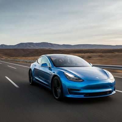 Tesla Full Self-Driving'in Mesaj Yazma ve Sürme Yeteneğini Test Ettik